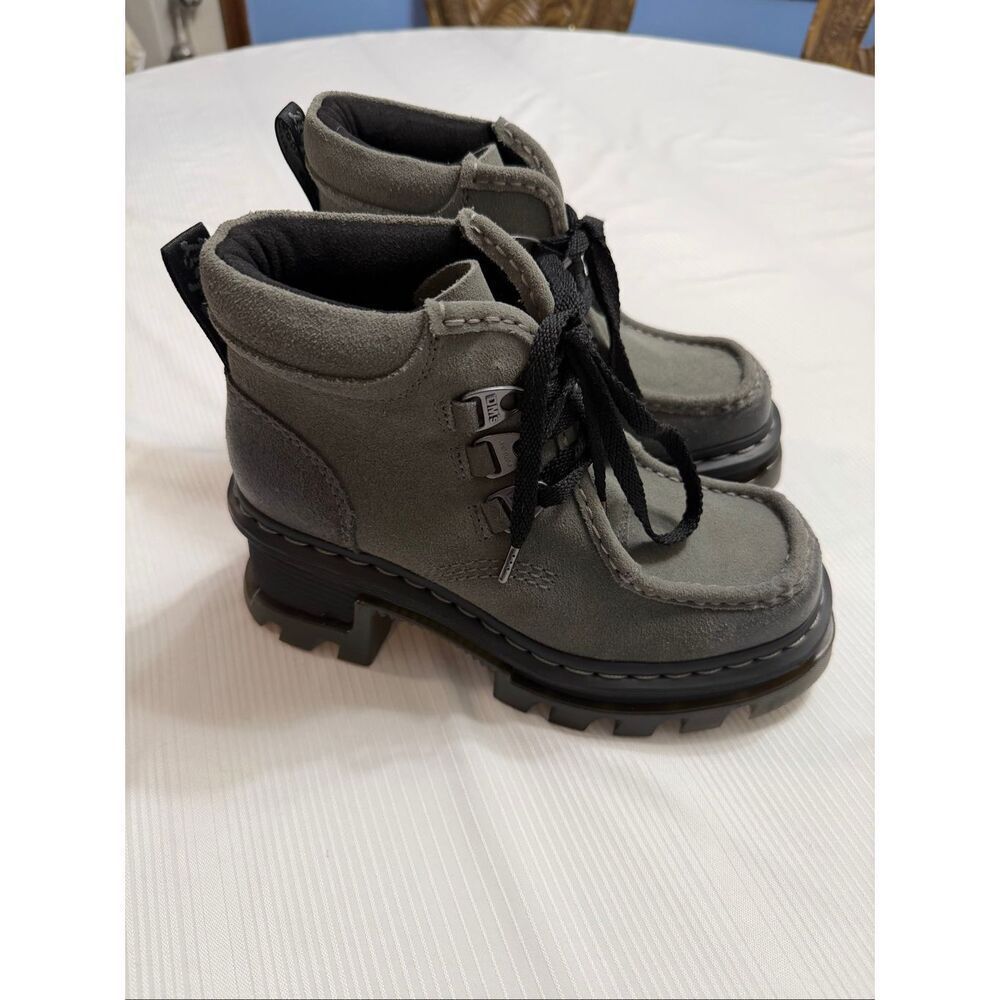 Dr. Martens Corran 3I 3-Eye Suede Heeled Boots Women’s Size 6 Grey Wednesday NEW